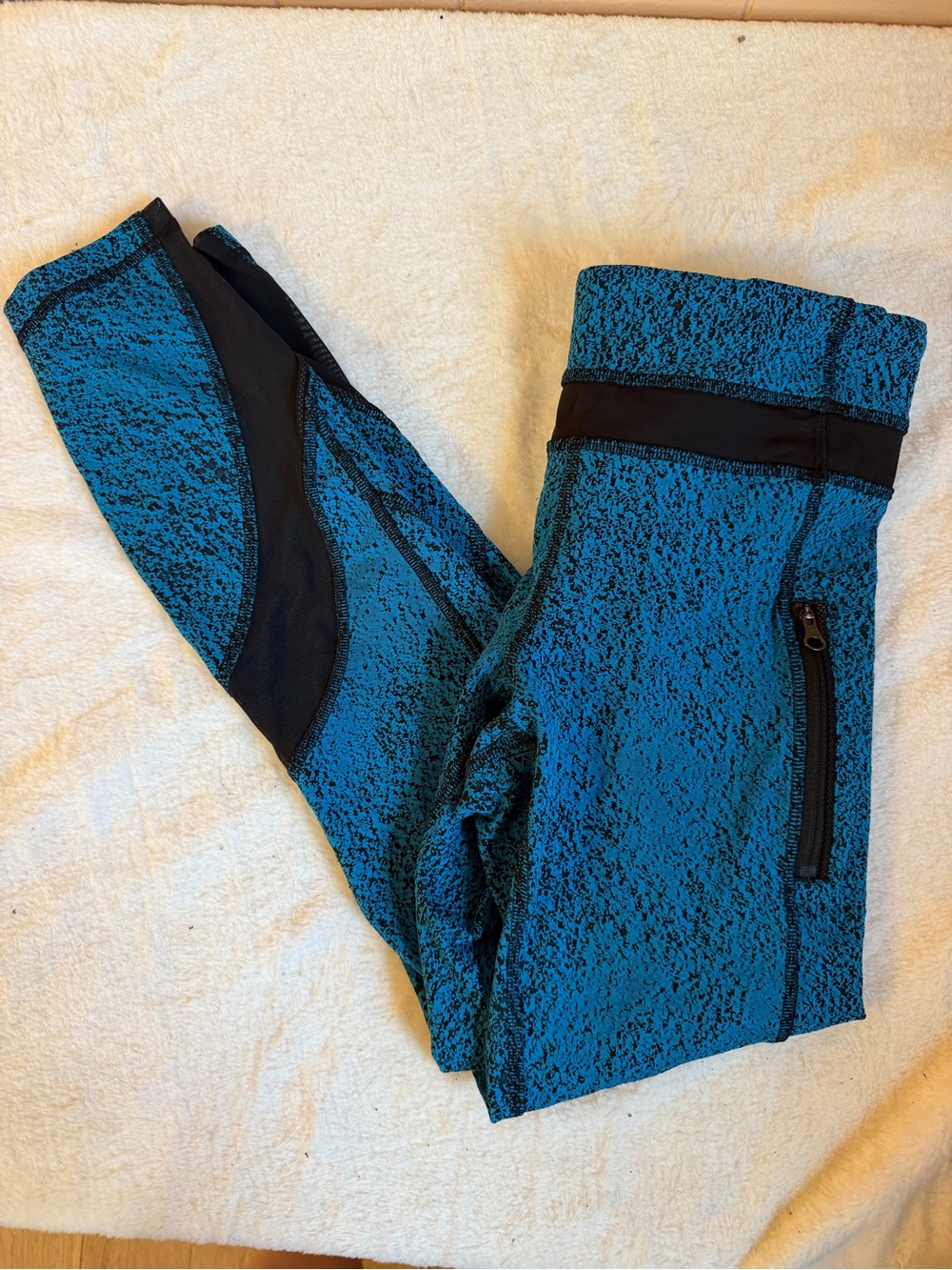 Lululemon Inspire Tight II Blue patterned leggings with pockets